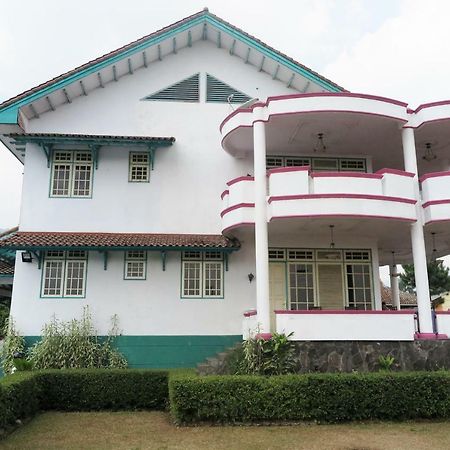 Villa Tiandiva Cisarua Luaran gambar