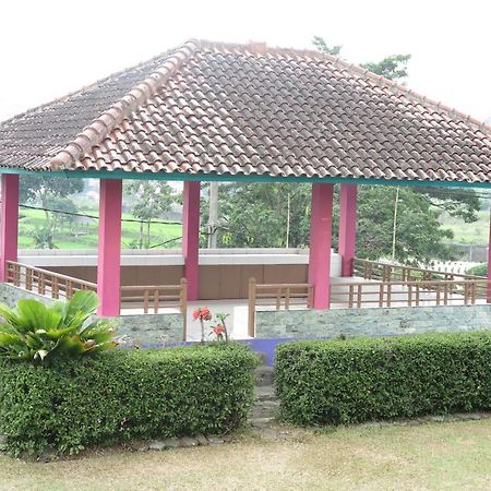 Villa Tiandiva Cisarua Luaran gambar