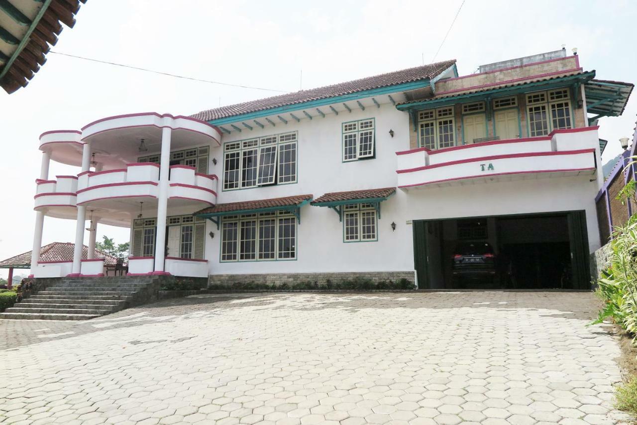 Villa Tiandiva Cisarua Luaran gambar