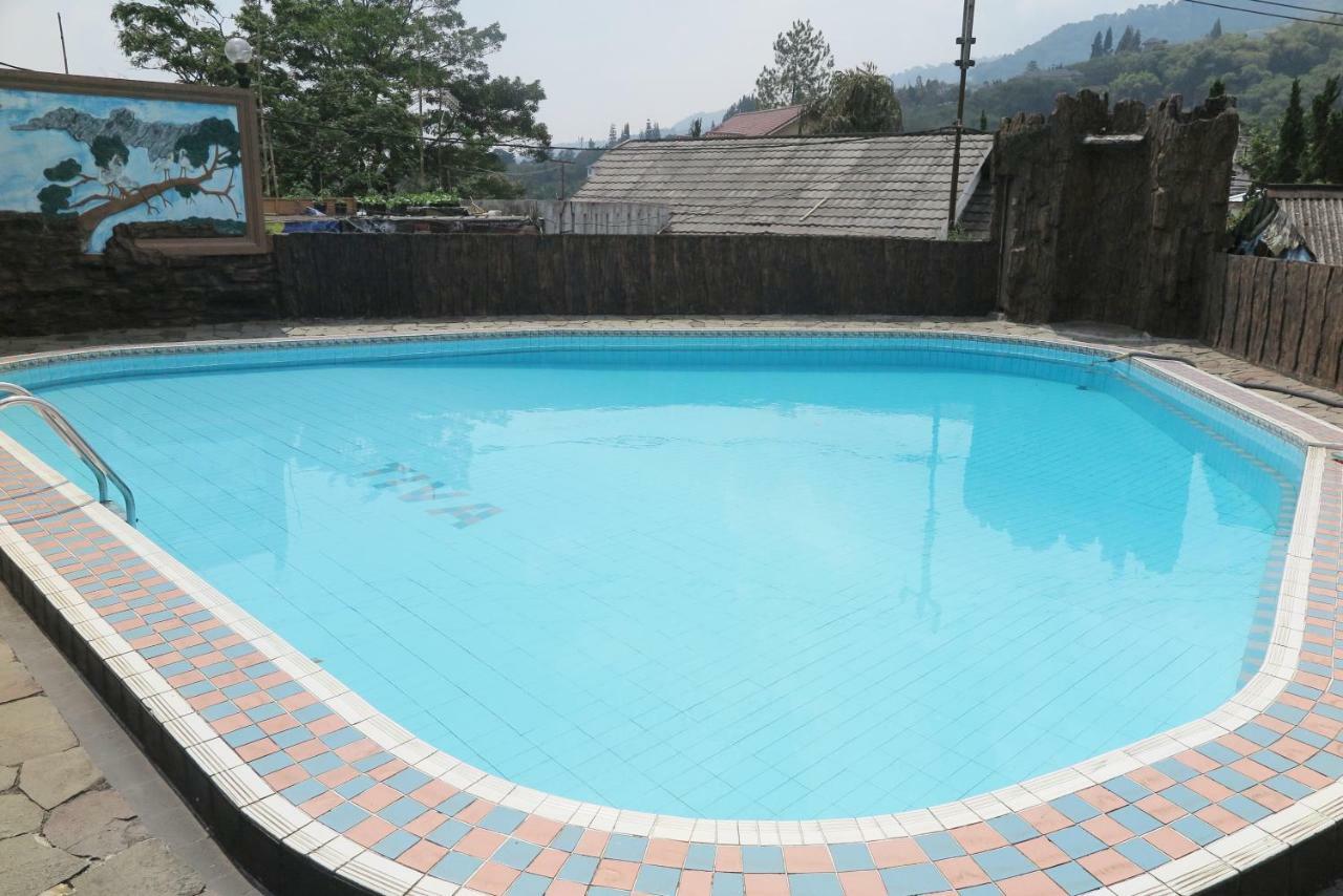 Villa Tiandiva Cisarua Luaran gambar