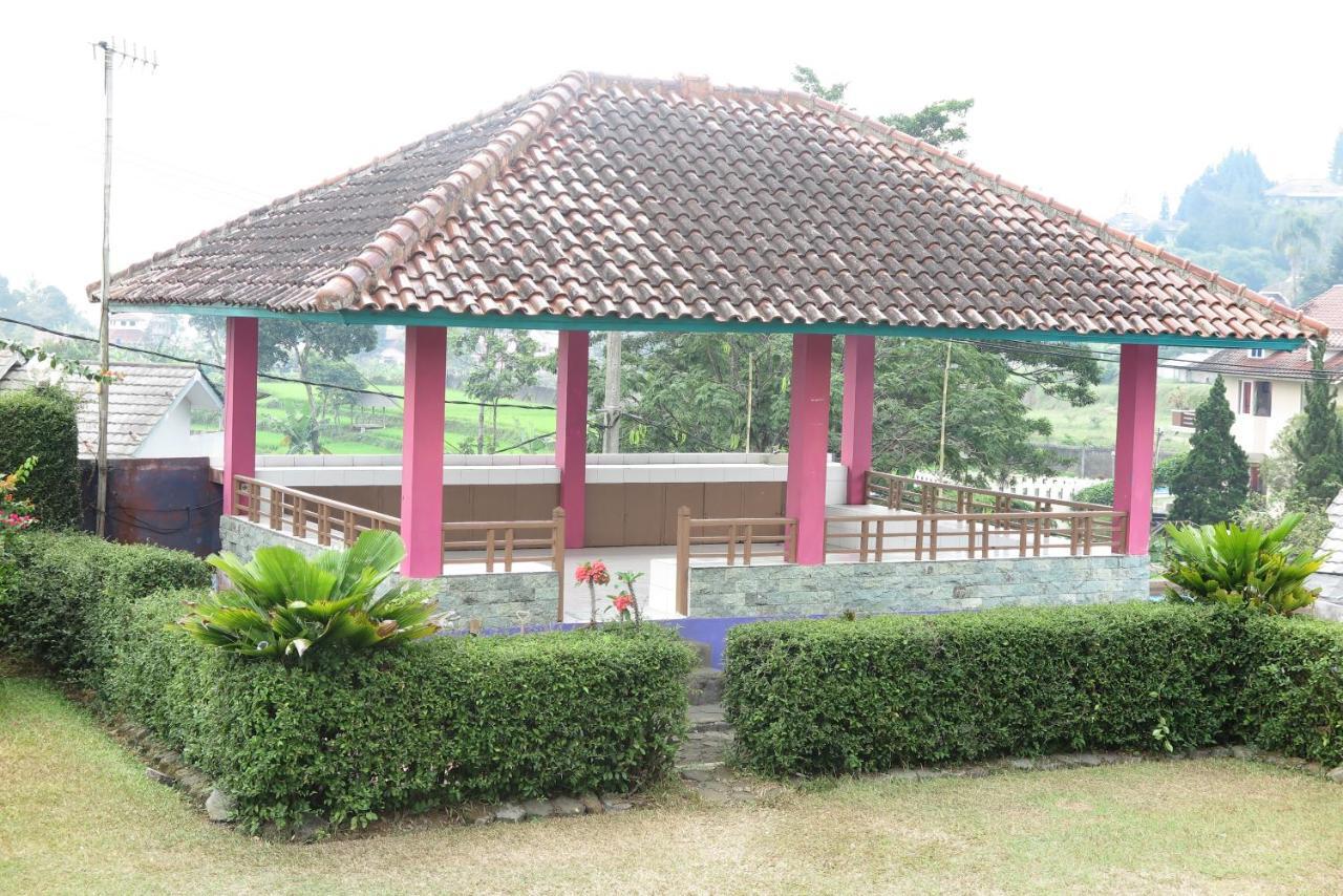 Villa Tiandiva Cisarua Luaran gambar